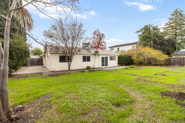 4965 Valley Hi Dr, Sacramento, CA 95823