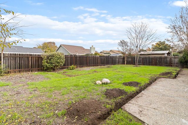 4965 Valley Hi Dr, Sacramento, CA 95823