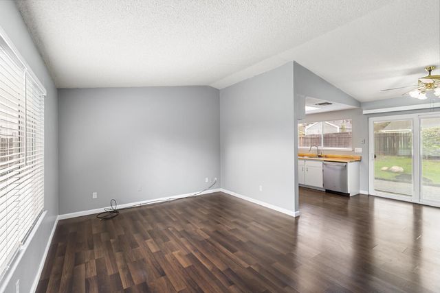 4965 Valley Hi Dr, Sacramento, CA 95823