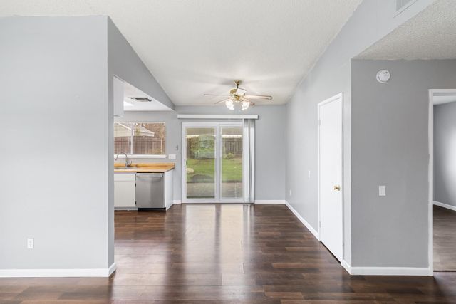 4965 Valley Hi Dr, Sacramento, CA 95823