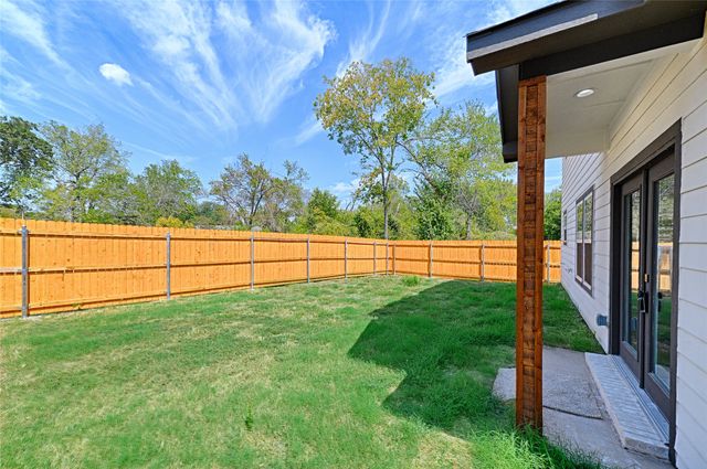 210 Mineral Wells Street B, Terrell, TX 75160