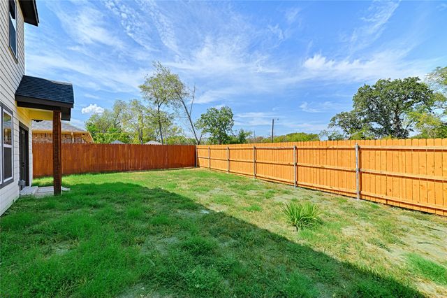 210 Mineral Wells Street B, Terrell, TX 75160