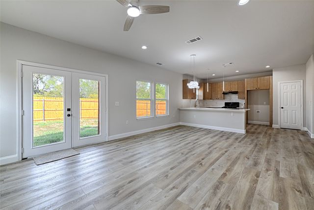 210 Mineral Wells Street B, Terrell, TX 75160
