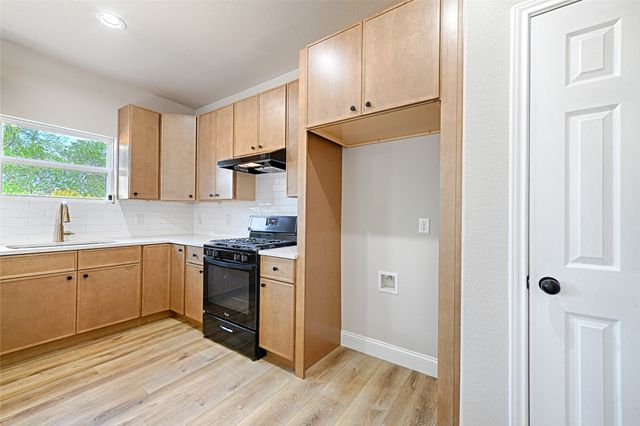 210 Mineral Wells Street B, Terrell, TX 75160