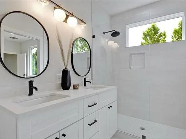 4405 Banister LN B, Austin, TX 78745