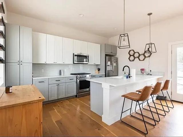 4405 Banister LN B, Austin, TX 78745