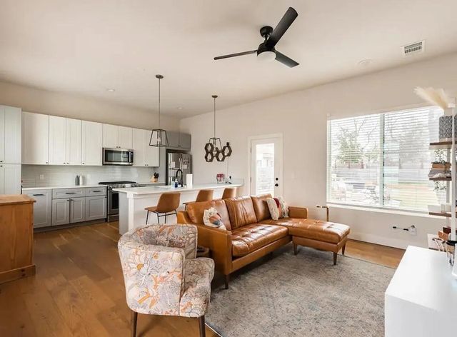 4405 Banister LN B, Austin, TX 78745