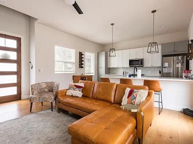 4405 Banister LN B, Austin, TX 78745