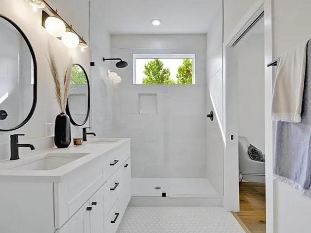 4405 Banister LN B, Austin, TX 78745