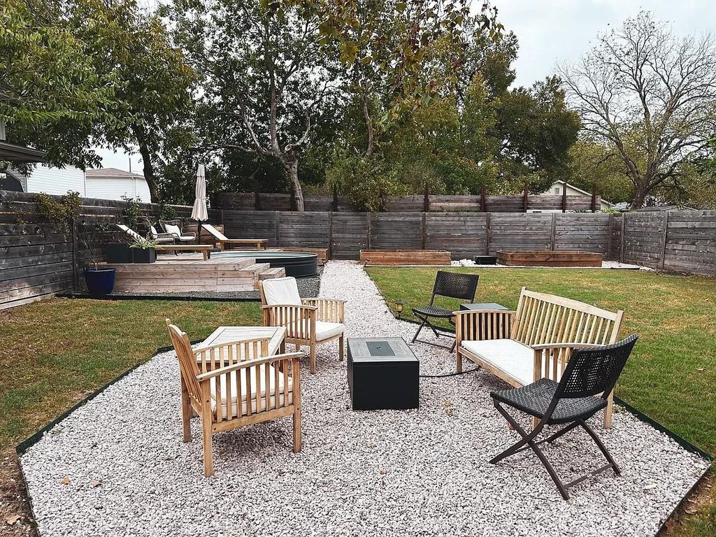 4405 Banister LN B, Austin, TX 78745