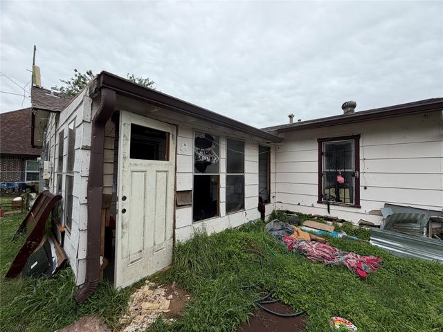 5054 Flamingo Road, Fort Worth, TX 76119
