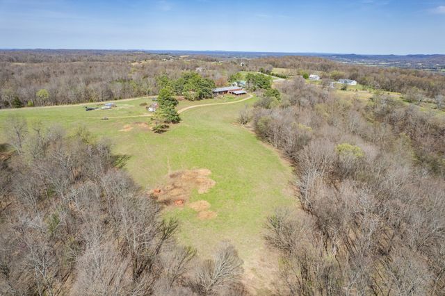 2675 Red Nix Rd, Cornersville, TN 37047