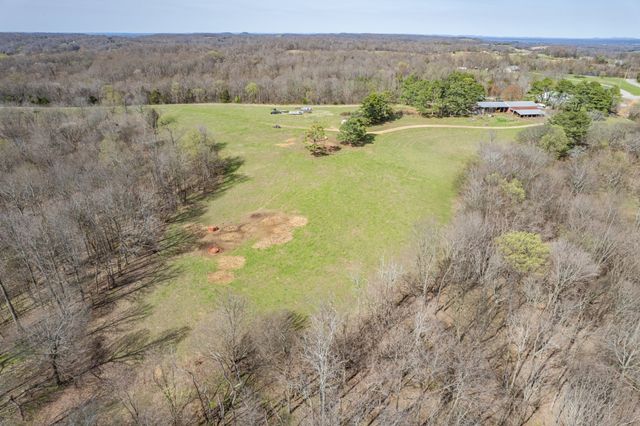 2675 Red Nix Rd, Cornersville, TN 37047