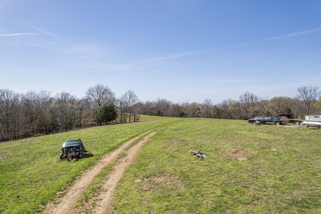 2675 Red Nix Rd, Cornersville, TN 37047