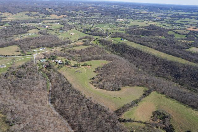 2675 Red Nix Rd, Cornersville, TN 37047