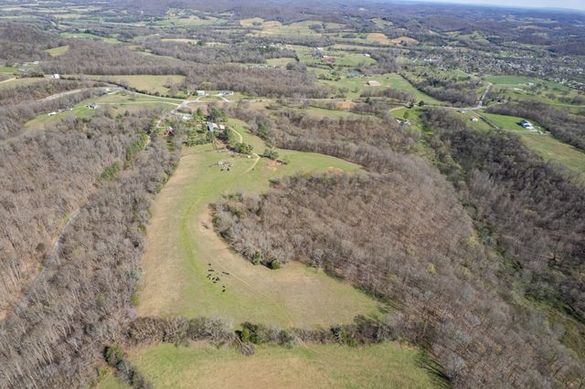 2675 Red Nix Rd, Cornersville, TN 37047