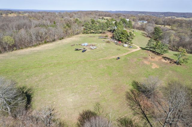 2675 Red Nix Rd, Cornersville, TN 37047