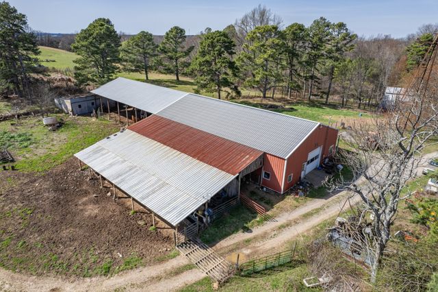 2675 Red Nix Rd, Cornersville, TN 37047