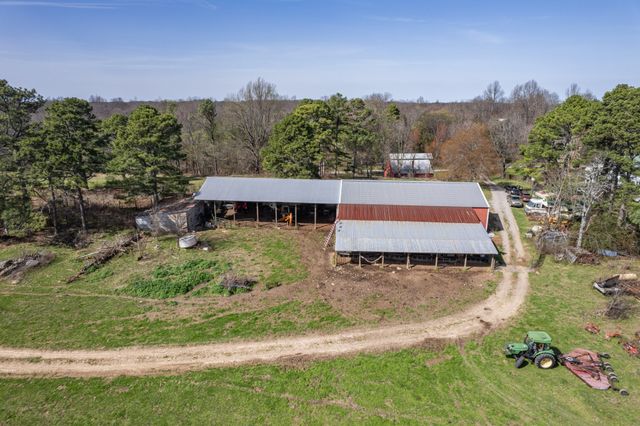 2675 Red Nix Rd, Cornersville, TN 37047