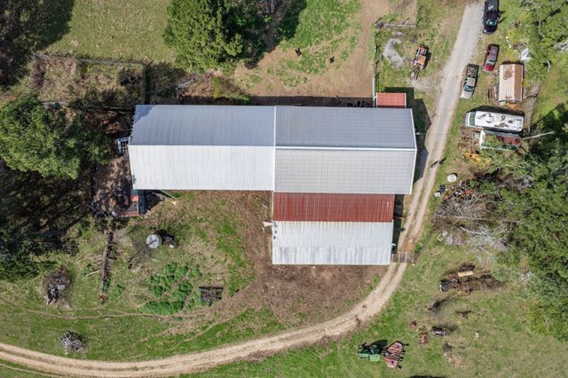 2675 Red Nix Rd, Cornersville, TN 37047