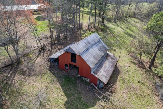 2675 Red Nix Rd, Cornersville, TN 37047