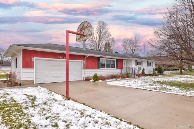 11086 N Evergreen Drive, Birch Run Township, MI 48415