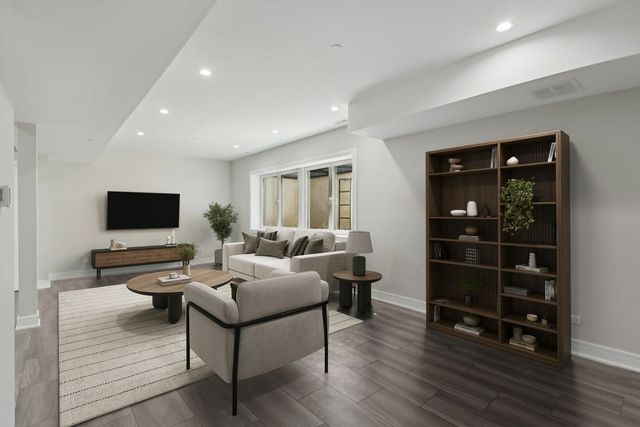 1744 Walnut Circle, Northbrook, IL 60062