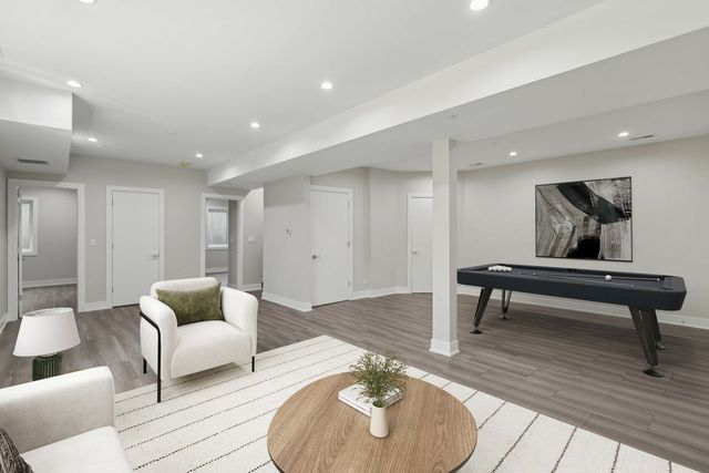 1744 Walnut Circle, Northbrook, IL 60062