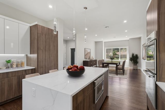 1744 Walnut Circle, Northbrook, IL 60062