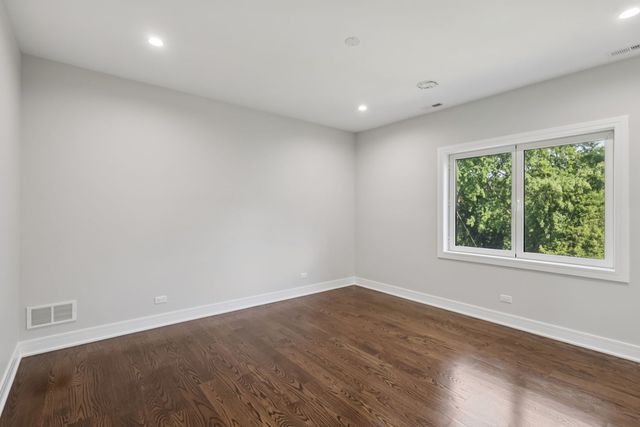 1744 Walnut Circle, Northbrook, IL 60062