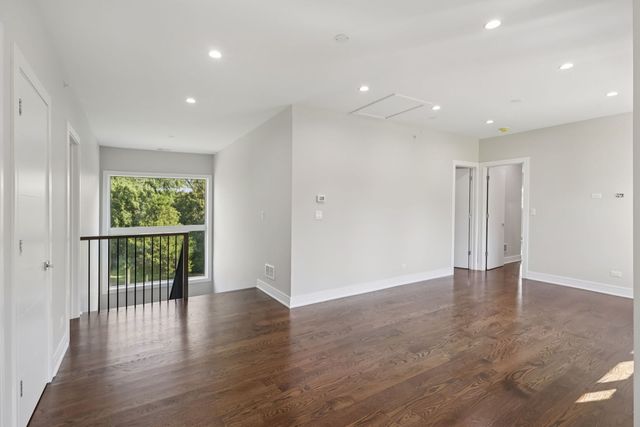 1744 Walnut Circle, Northbrook, IL 60062