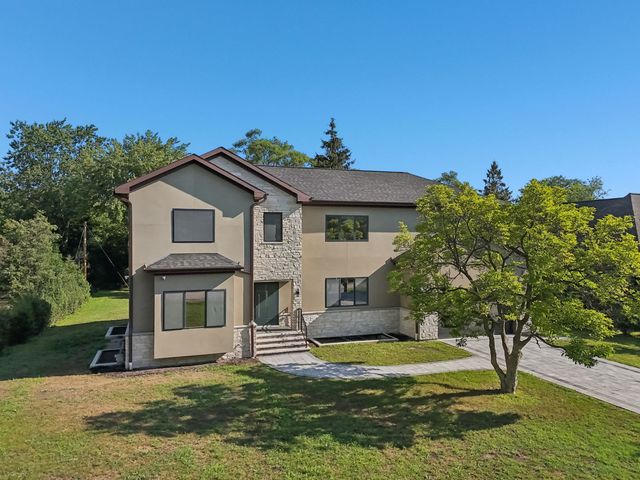 1744 Walnut Circle, Northbrook, IL 60062