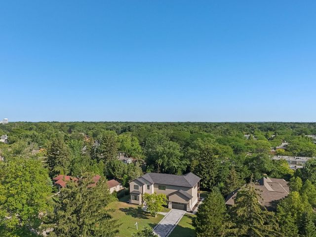 1744 Walnut Circle, Northbrook, IL 60062