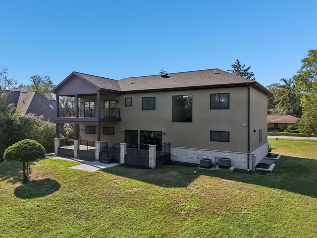 1744 Walnut Circle, Northbrook, IL 60062