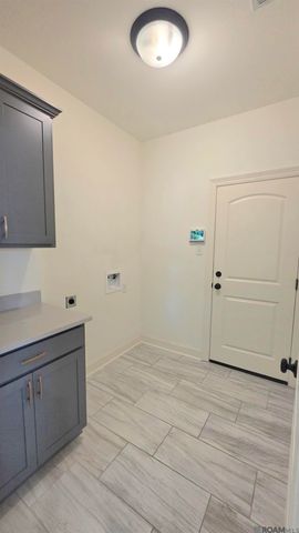 38429 Queen St, Prairieville, LA 70769