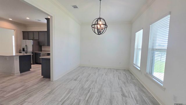38429 Queen St, Prairieville, LA 70769
