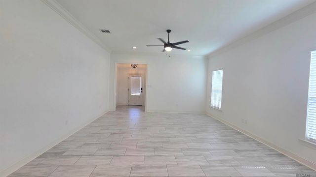 38429 Queen St, Prairieville, LA 70769