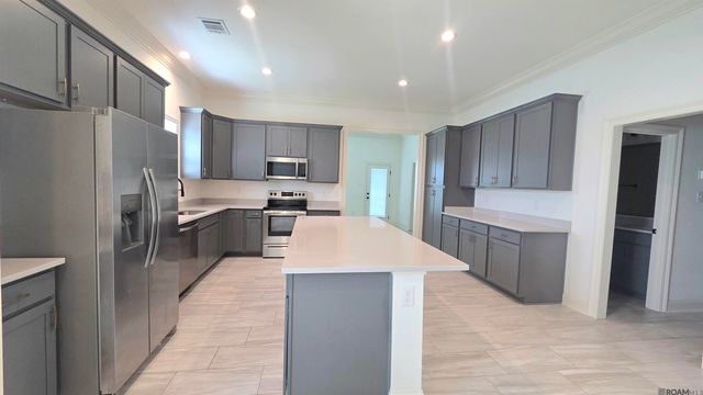 38429 Queen St, Prairieville, LA 70769