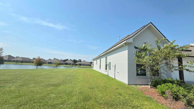 38429 Queen St, Prairieville, LA 70769