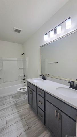 38429 Queen St, Prairieville, LA 70769