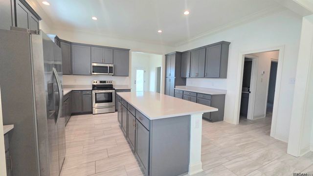 38429 Queen St, Prairieville, LA 70769