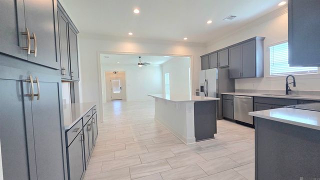 38429 Queen St, Prairieville, LA 70769