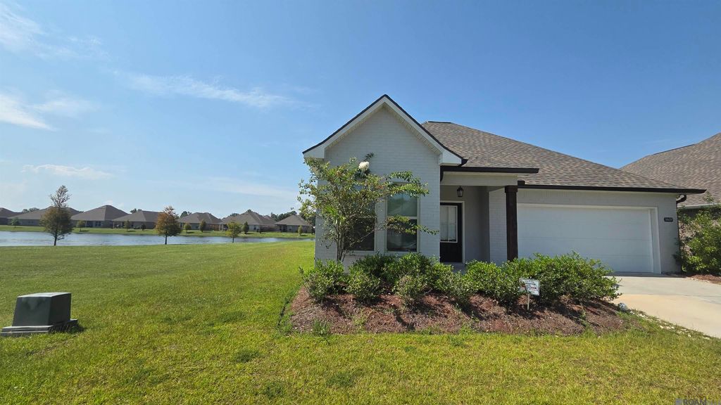 38429 Queen St, Prairieville, LA 70769