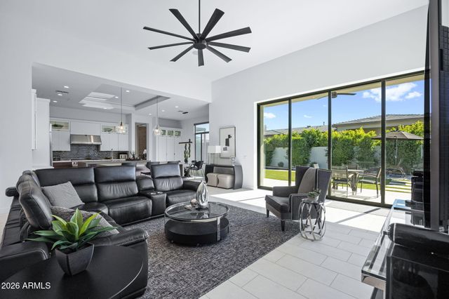 2725 E KINGBIRD Drive, Gilbert, AZ 85297