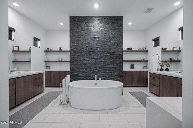 2725 E KINGBIRD Drive, Gilbert, AZ 85297