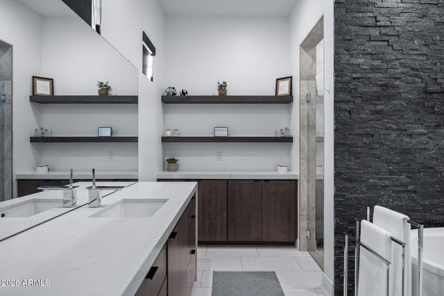 2725 E KINGBIRD Drive, Gilbert, AZ 85297