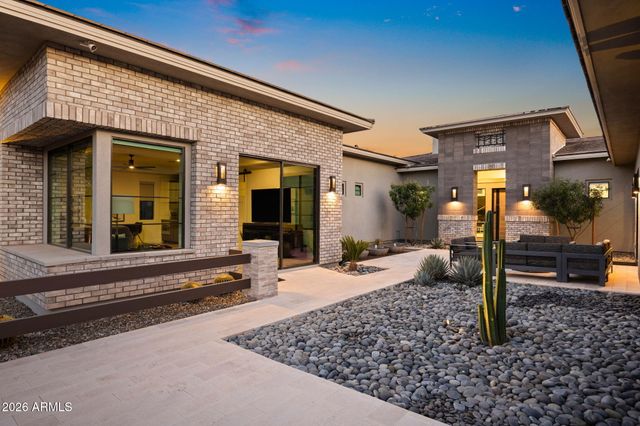 2725 E KINGBIRD Drive, Gilbert, AZ 85297