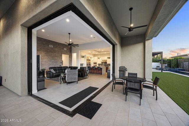 2725 E KINGBIRD Drive, Gilbert, AZ 85297