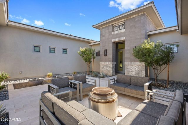 2725 E KINGBIRD Drive, Gilbert, AZ 85297