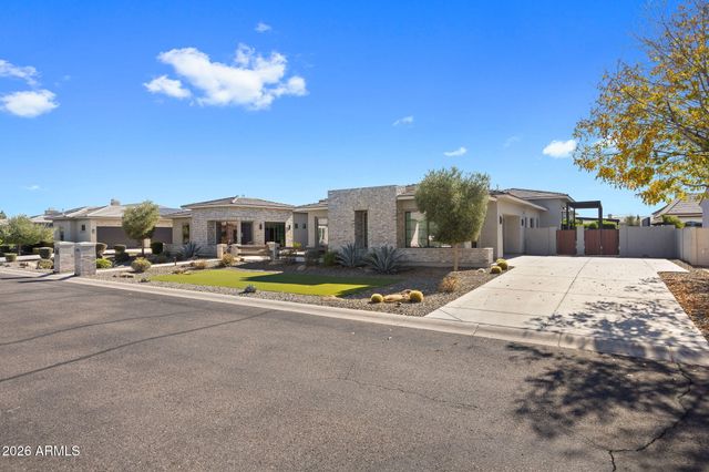 2725 E KINGBIRD Drive, Gilbert, AZ 85297